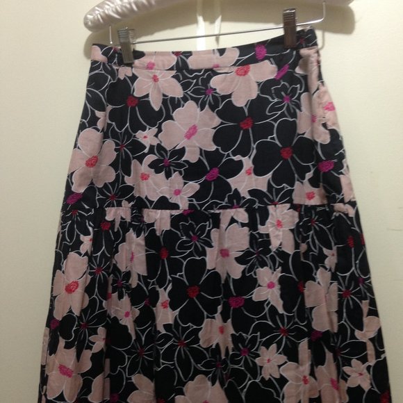 NWOT Gorgeous Floral Long Skirt - Picture 3 of 15